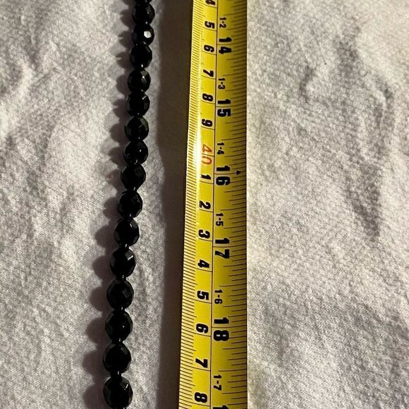 Vintage Jet Black Faceted Glass Bead Necklace~Hollywood Classic - Picture 6 of 10